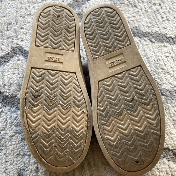 Disney x TOMS Cinderella Mice at Work sneakers. Size Y13.5 - Picture 4 of 6